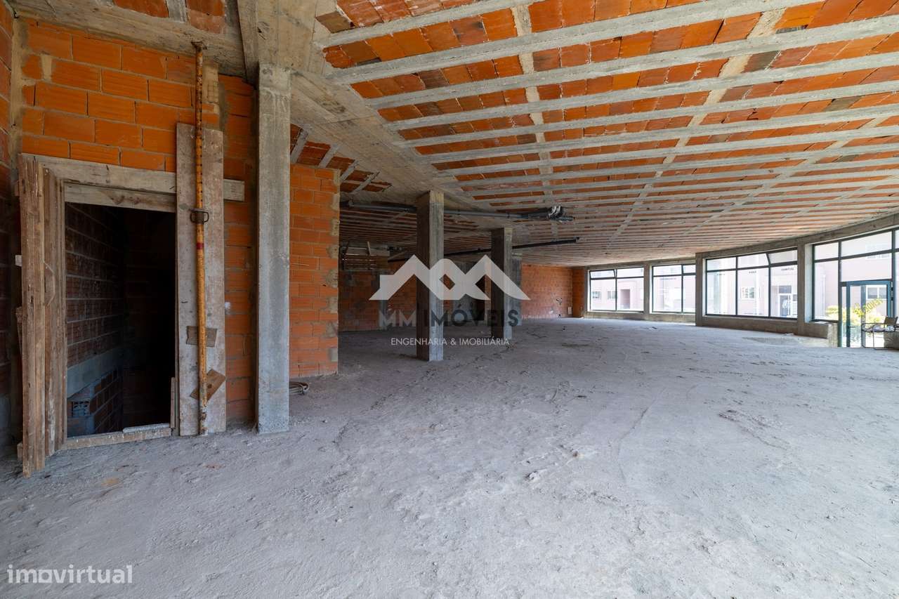 Espaço comercial | 3 Frentes | 587m² | Terraço | Box | Praias - Grande imagem: 4/19