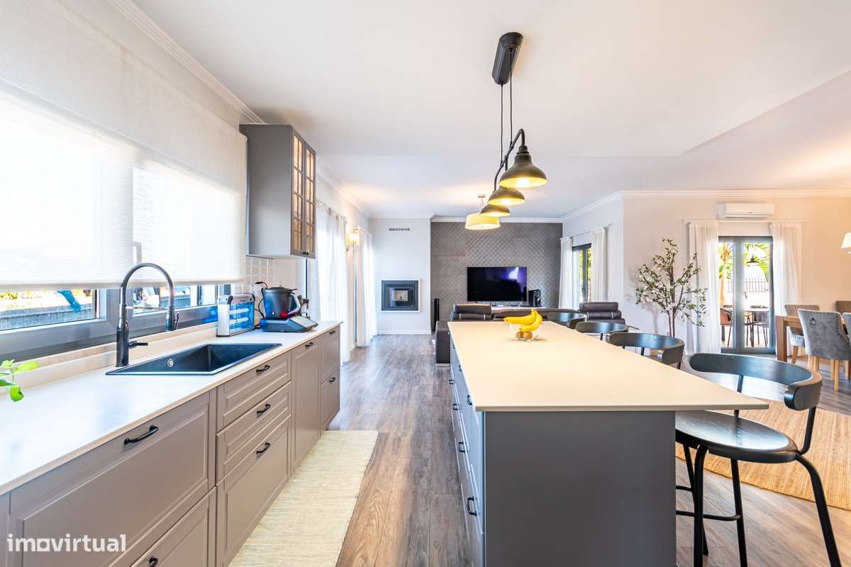 Excelente Moradia térrea Semi nova com piscina na Moita-14