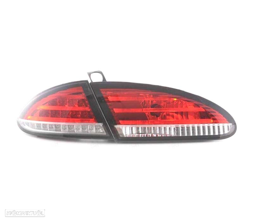 FAROLINS TRASEIROS LED PARA SEAT LEON 1P 04-09 VERMELHO CROMADO - 2