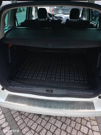 Peugeot 5008 1.6 HDi Style 7os - 8