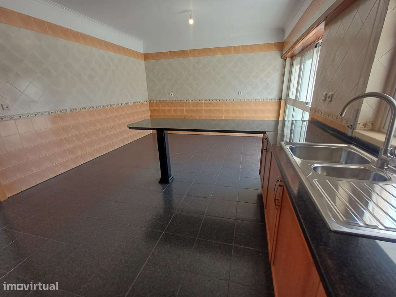 Excelente Moradia T4 garagem jardim Sampaio Sesimbra-11