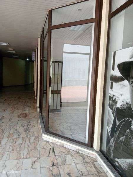 Arrendo loja em Vale de Cambra na Galeria do Mercado - Grande imagem: 4/8