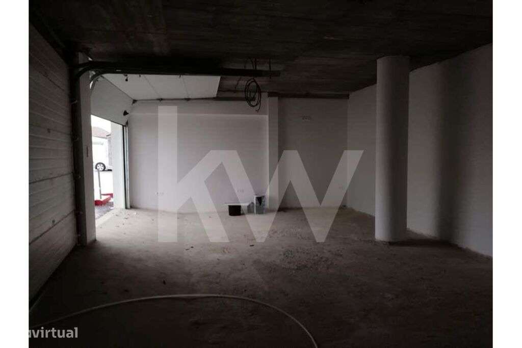 Loja e espaço de garagem, em zona privilegiada da cidade de Santarém - Grande imagem: 2/6