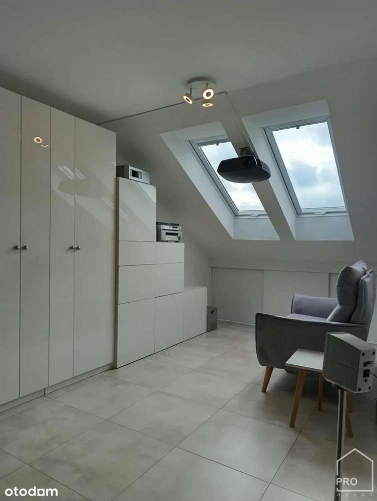 Dwupoziomowe mieszkanie w pobliżu radiostacji-9