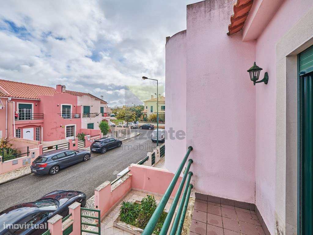 Moradia T4 com Excelente Localização-24