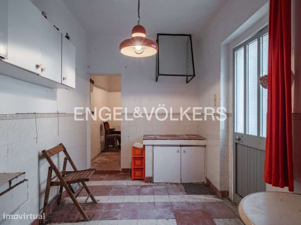 Prédio Misto de 3 Pisos com Jardim e Anexo Habitacional - Santo And...-16