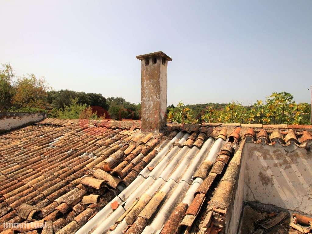 Terreno com Ruína em Zona Tranquila de Fácil Acesso - Grande imagem: 4/16