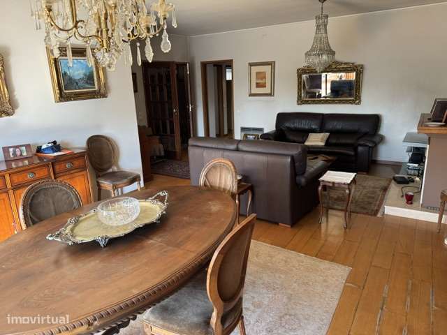 Apartamento T5 na Rua do Campo Alegre-51