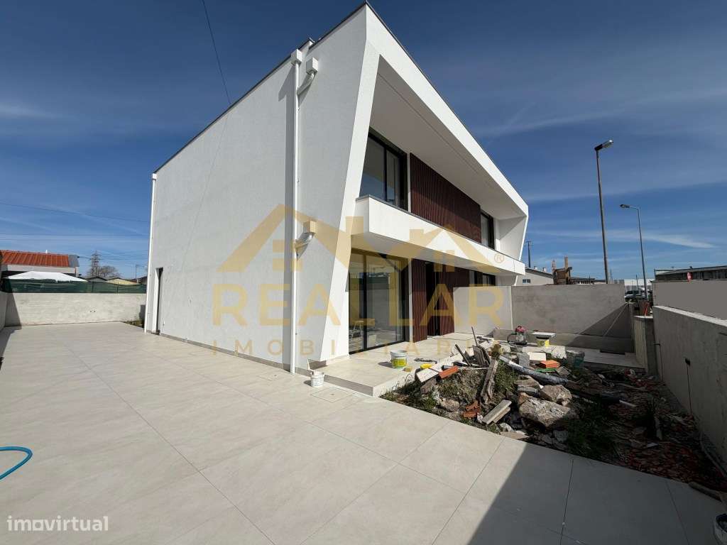 Luxo e Minimalismo: Moradias T3 de Arquitetura Contemporânea-20