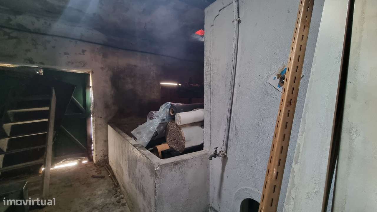 2 Moradias para remodelar com logradouro - Carvalhal Benfeito-27