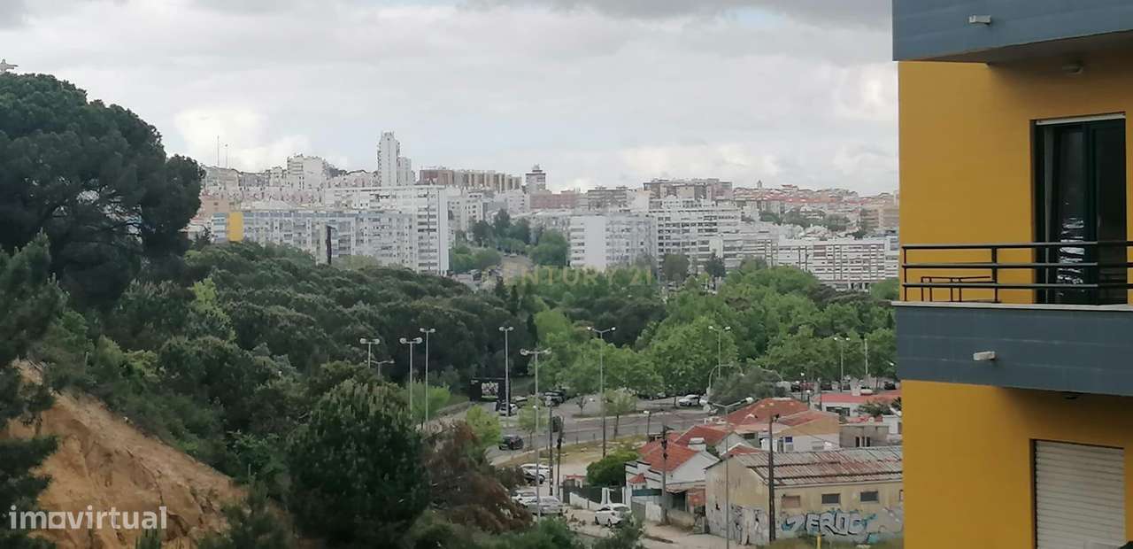 Apartamento de 4 Assoalhadas com Vista sobre o Parque da Paz situado n-20