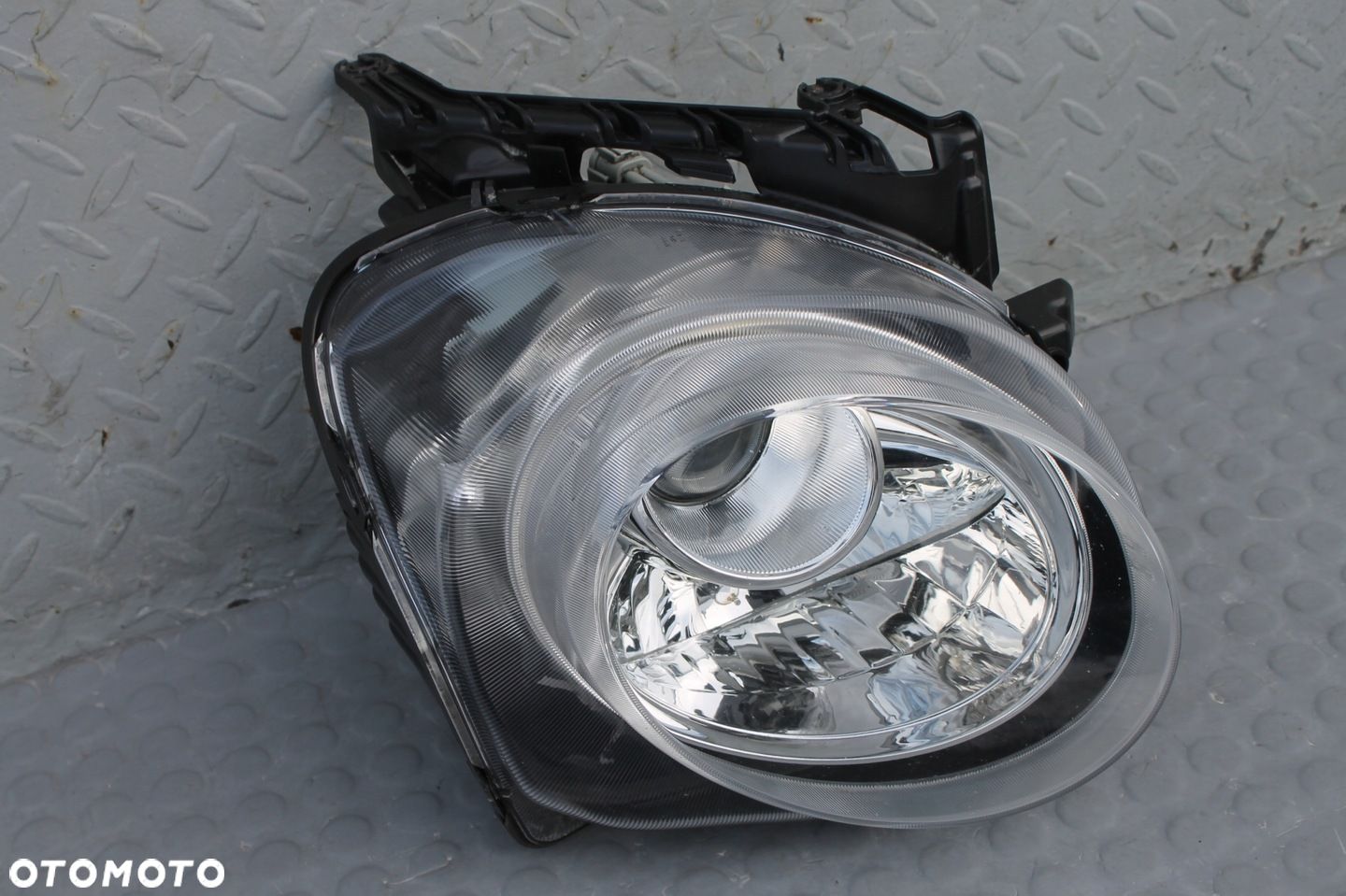 LAMPA REFLEKTOR PRAWY PRZÓD NISSAN JUKE LIFT 14-19 - 1