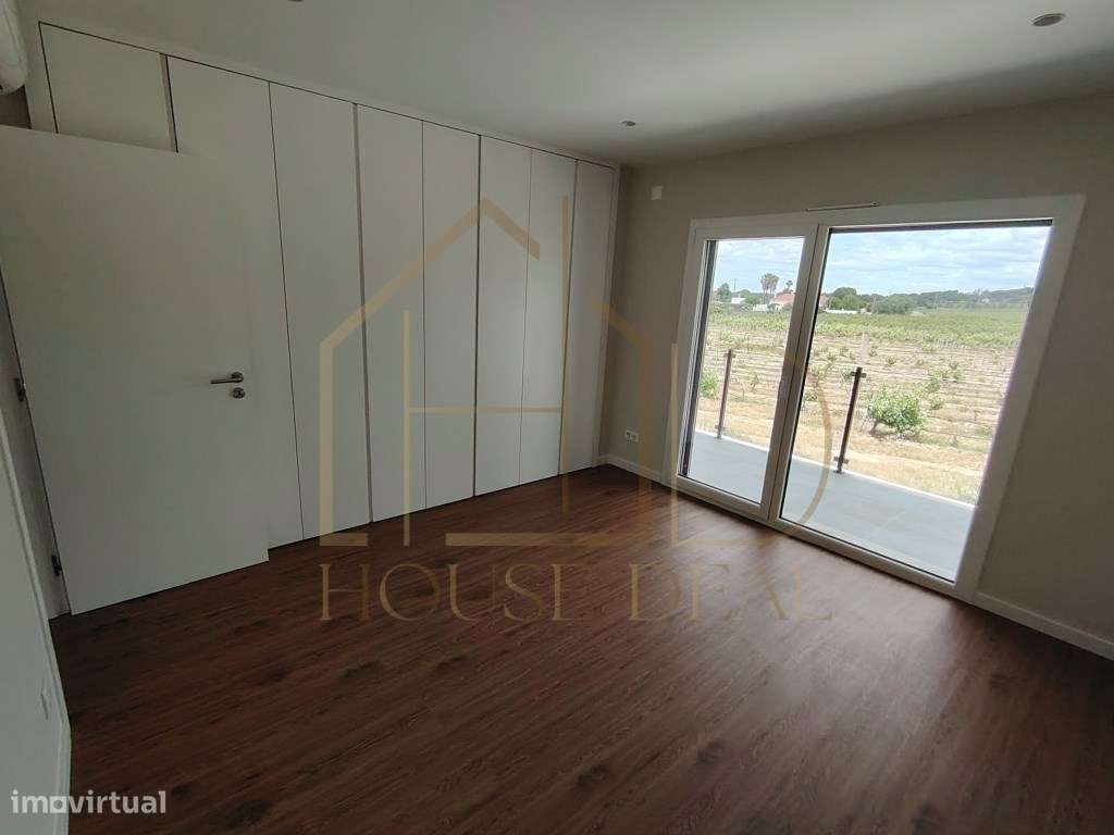 Magnífica Moradia T4 com Garagem e Piscina. Vendas de Azeitão-42