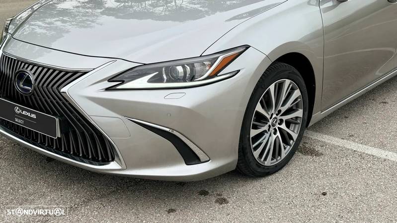 Lexus ES 300h Special Edition - 24