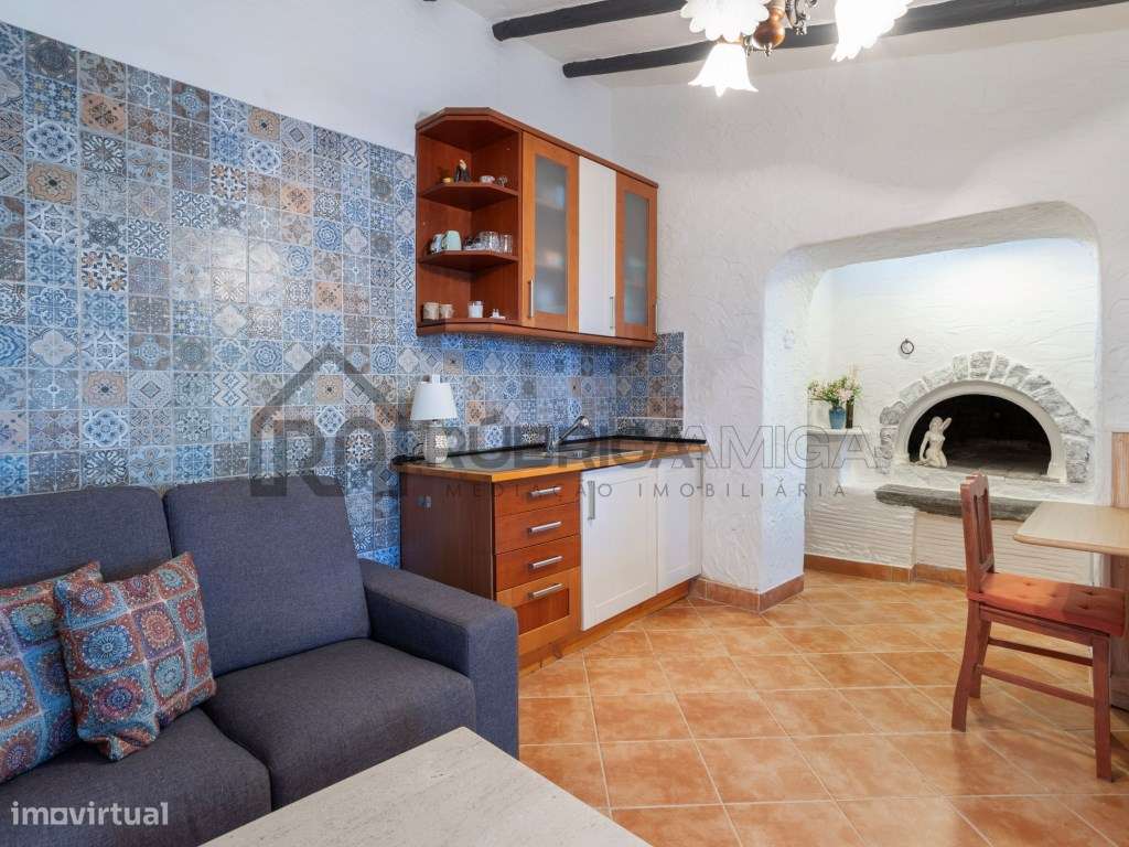 Moradia com Anexos e Vistas Deslumbrantes em Zona Tranquila-13