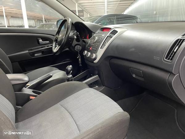 Kia Ceed SW 1.6 CRDi LX ISG - 19