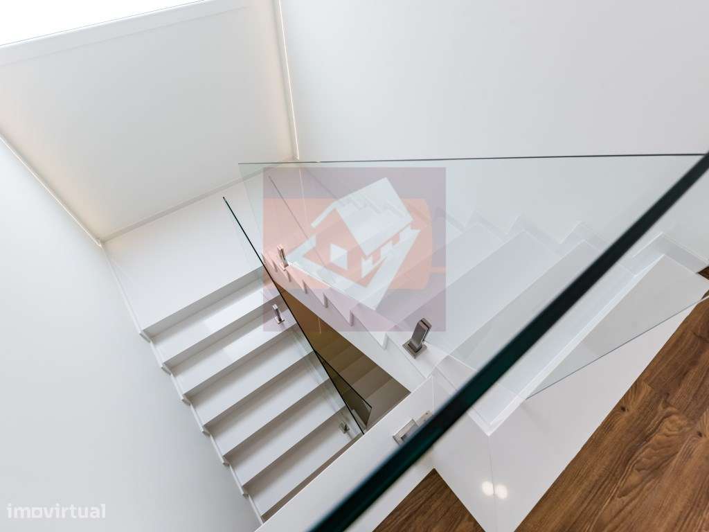 Moradia V5 nova no Bairro do Trigache em Famões-16