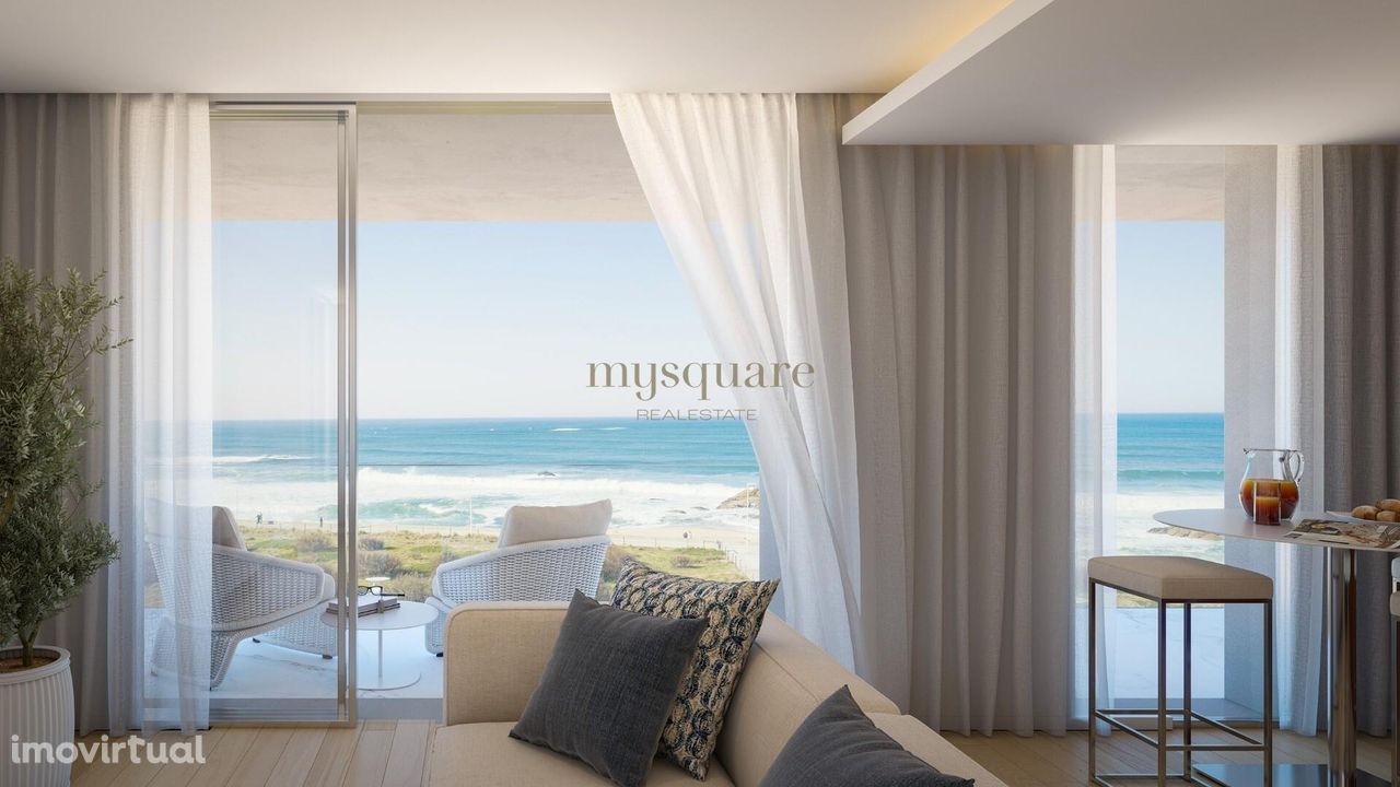 Apartamento T2 em Empreendimento de Luxo em 1ª Linha de Mar