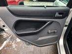 Ford Focus Turnier 2.0 16V Ghia - 14