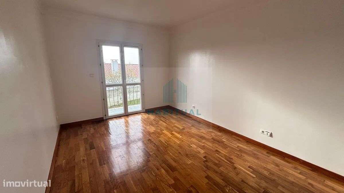 MORADIA T5 EM VILA NOVA DE ANHA - Grande imagem: 3/37