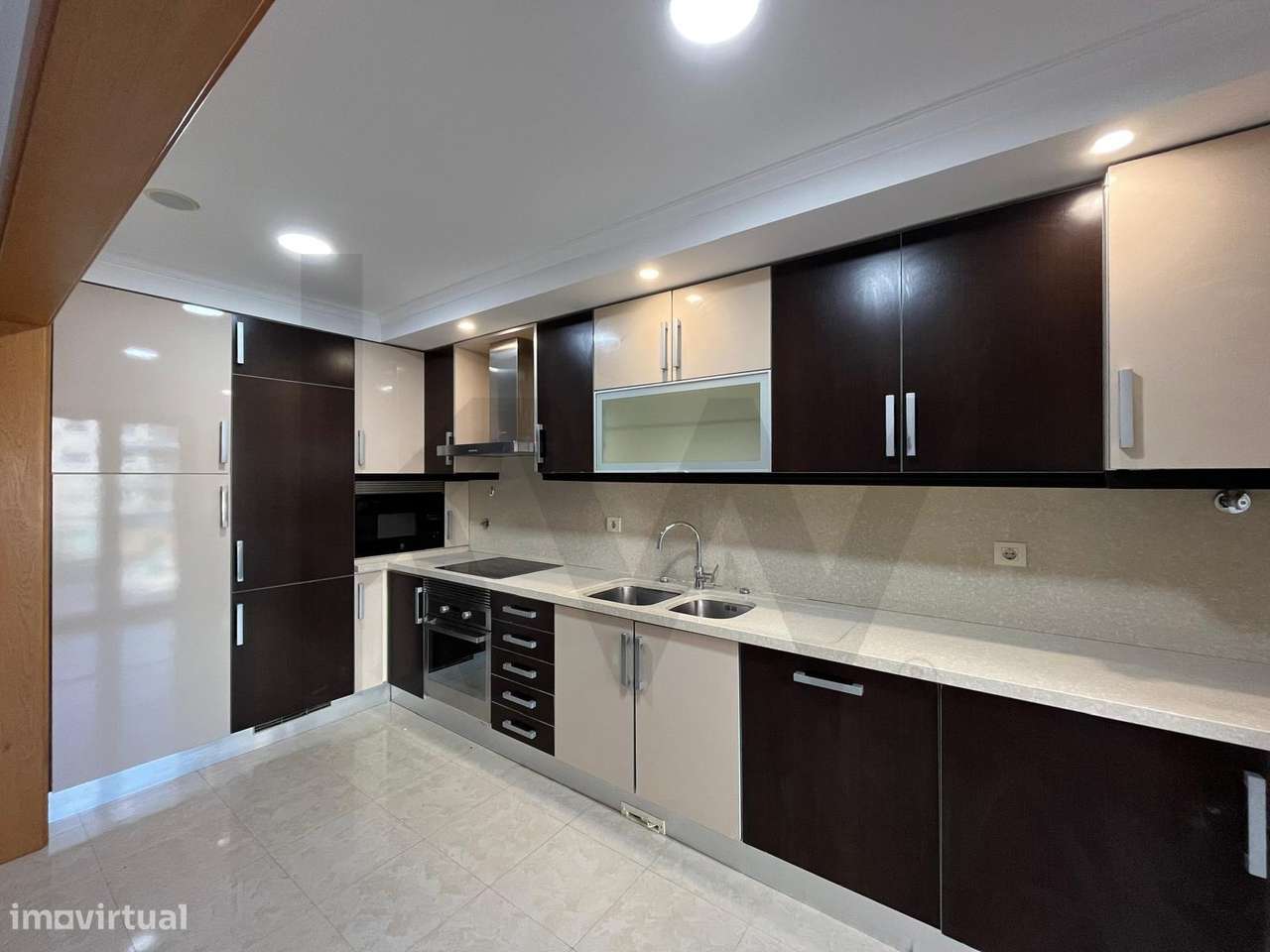 T2 moderno para arrendamento c/ estacionamento no Jardim da Amoreira - Grande imagem: 4/28