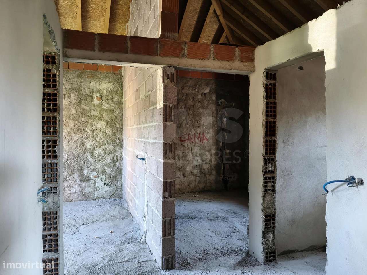 Moradia T2+1 c/ Anexo & Armazém em Lote de 7.600m2-15