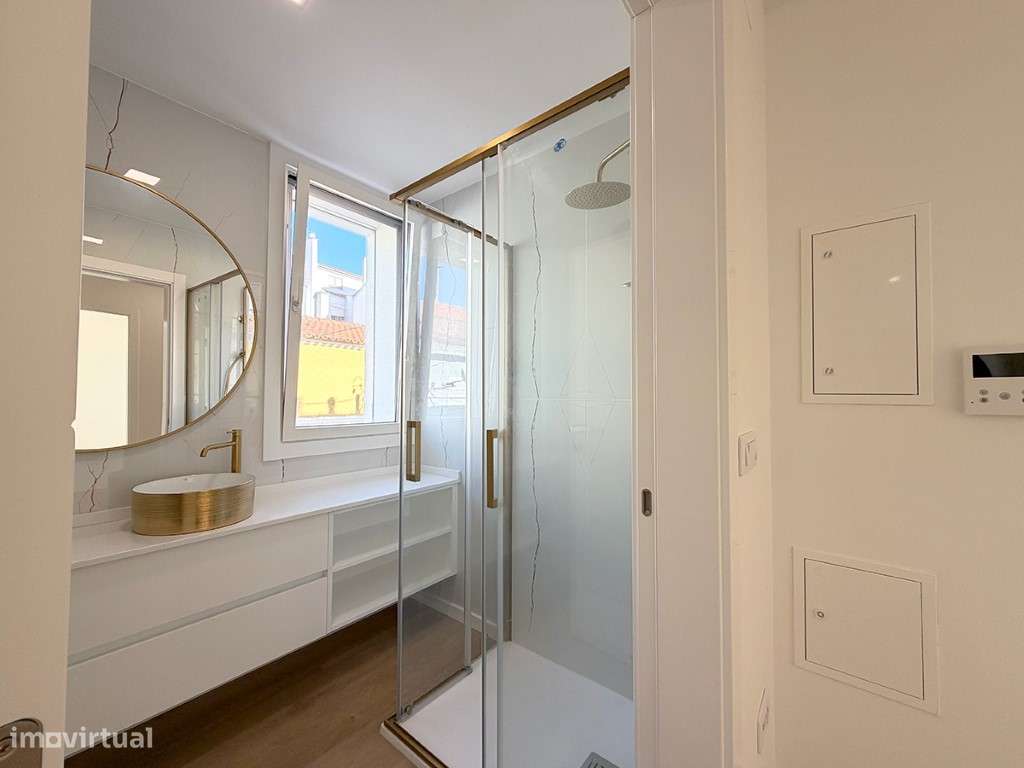 Moradia T3+2 a venda e a Estrear no Centro da Costa da Caparica .A ...-13