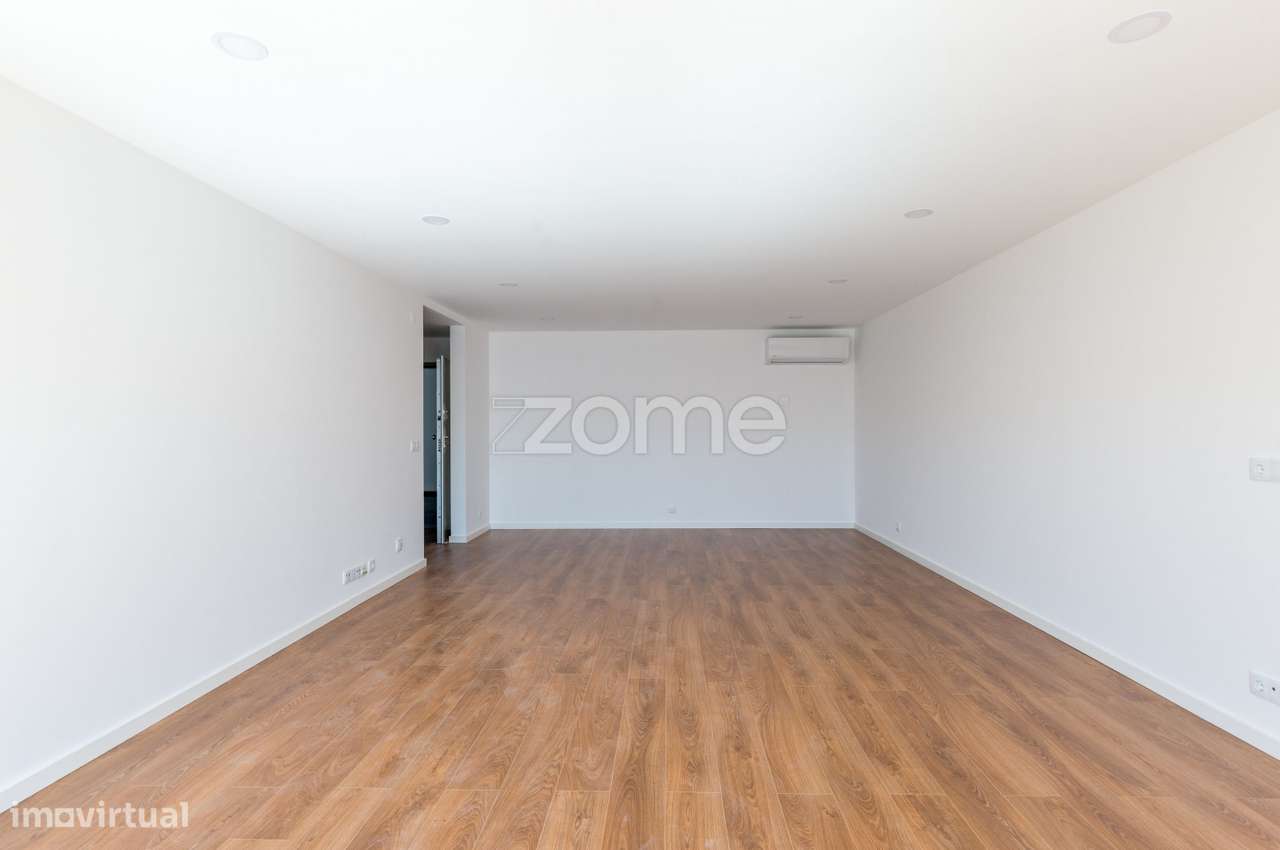 T3 Novo com varanda, parqueamento e arrecadação - Grande imagem: 3/28