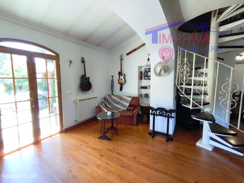 Propriedade com moradia, anexo, piscina e terreno com mais 2 ha-40