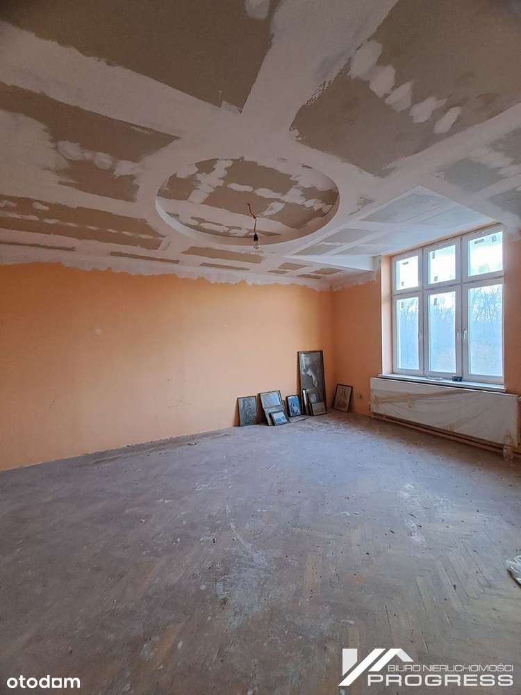 Budynek mieszkalno-usł 1384m2, mieszkalny 239m2, teren 2693m2 KROSNO-6