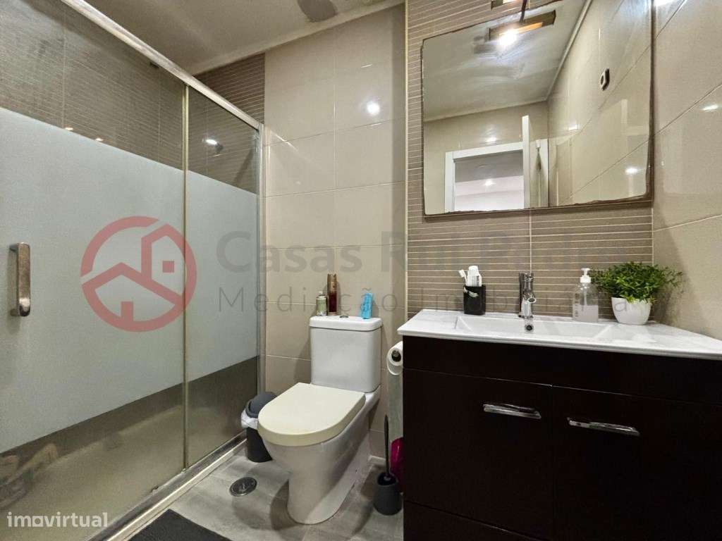 Apartamento T2 com arrecadação em Santa Marta do Pinhal, Corroios-18