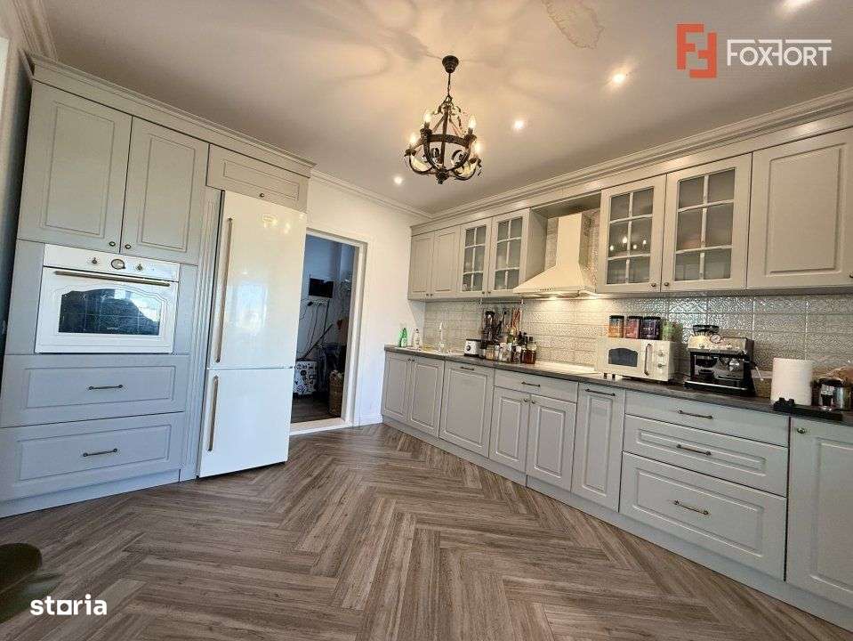 Casa individuala cu 5 camere de vanzare in localitatea Sacalaz - Imagine principală: 4/19