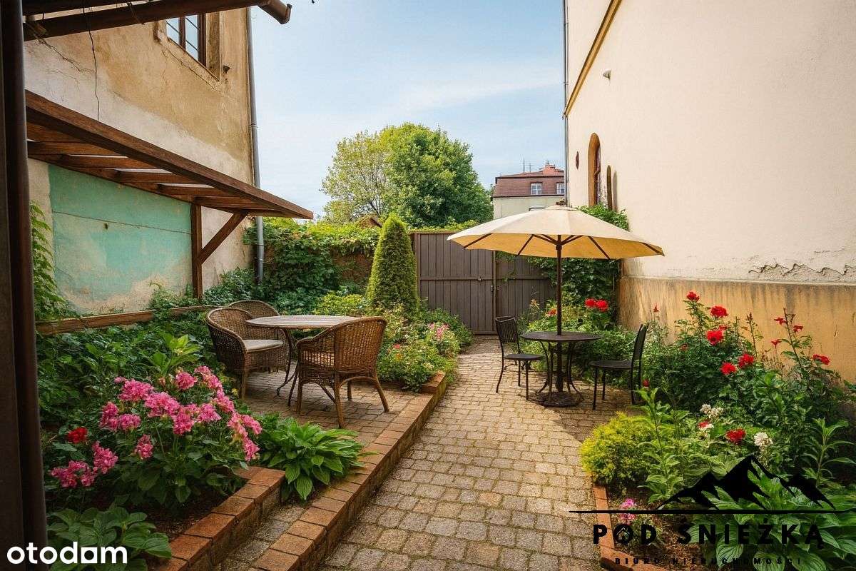 Zabytkowy obiekt handlowo-gastronomiczny- Centrum-3