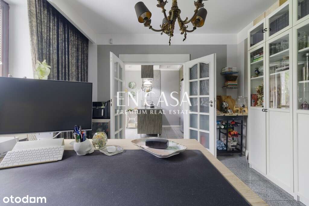 Restauracja przy ruchliwej ulicy.-5