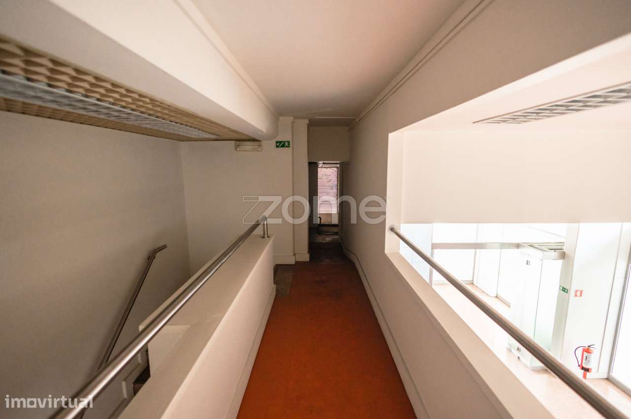 Loja com montra de 175m2 em Odivelas-10