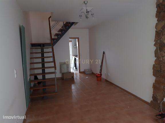 Moradia T2 á Graça Remodelada com Logradouro - Grande imagem: 2/12