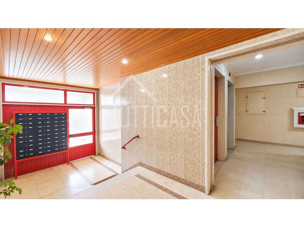 Apartamento T2 com elevador e parqueamento no Algueirão-17