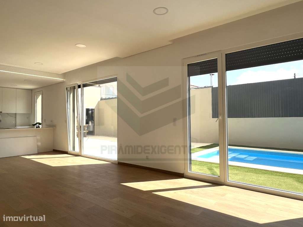 AZEITÃO, MORADIA Nova, 5ass. 3 SUITES, Lavandaria PISCINA-0