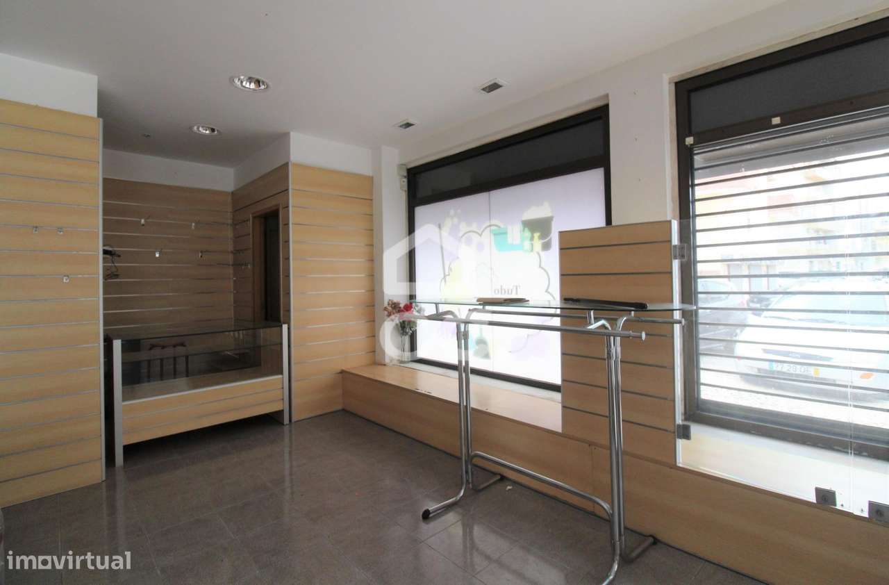 Loja muito bem localizada na Amora, para Arrendar - Grande imagem: 5/19