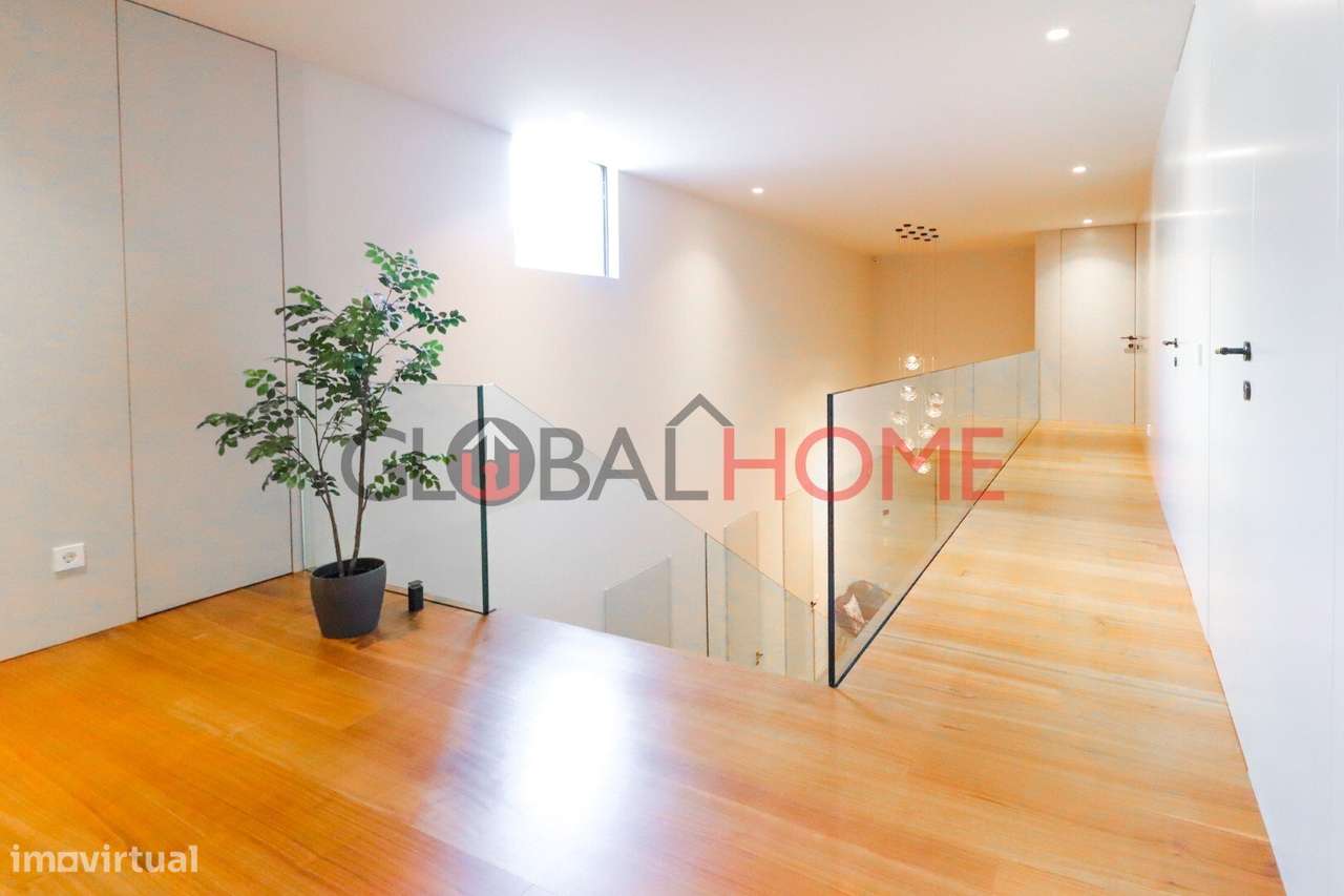 Moradia T5 com piscina na Quinta das Luzes-19