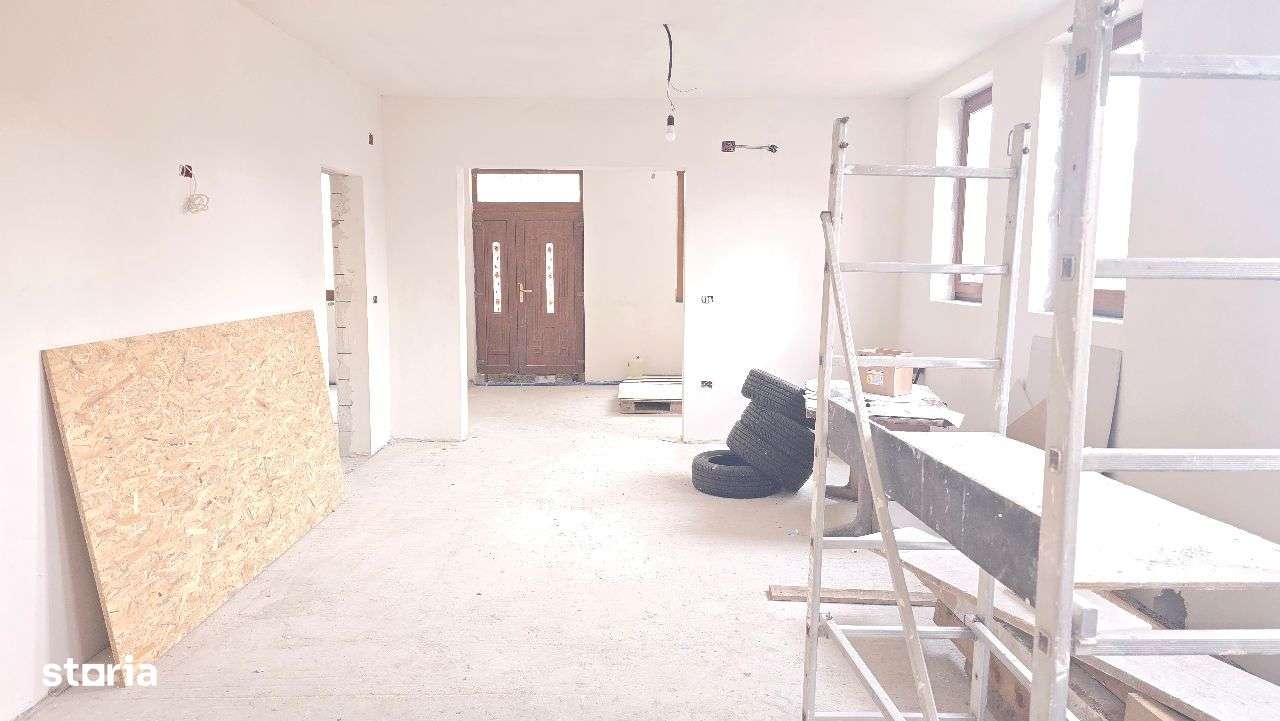 Vand casa la rosu in Deva, D+E+M, constructie din BCA din anul 2020 - Imagine principală: 3/20