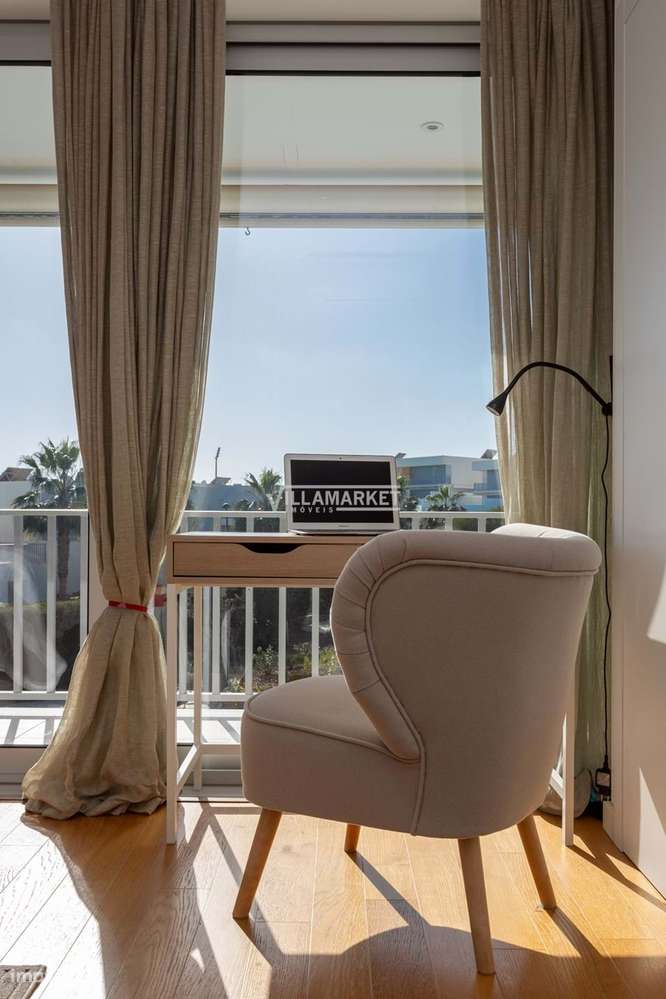 LUXUOSA VILLA V3 + 1 COM PISCINA E GARAGEM PRIVATIVA SITUADA NA CORREE-35