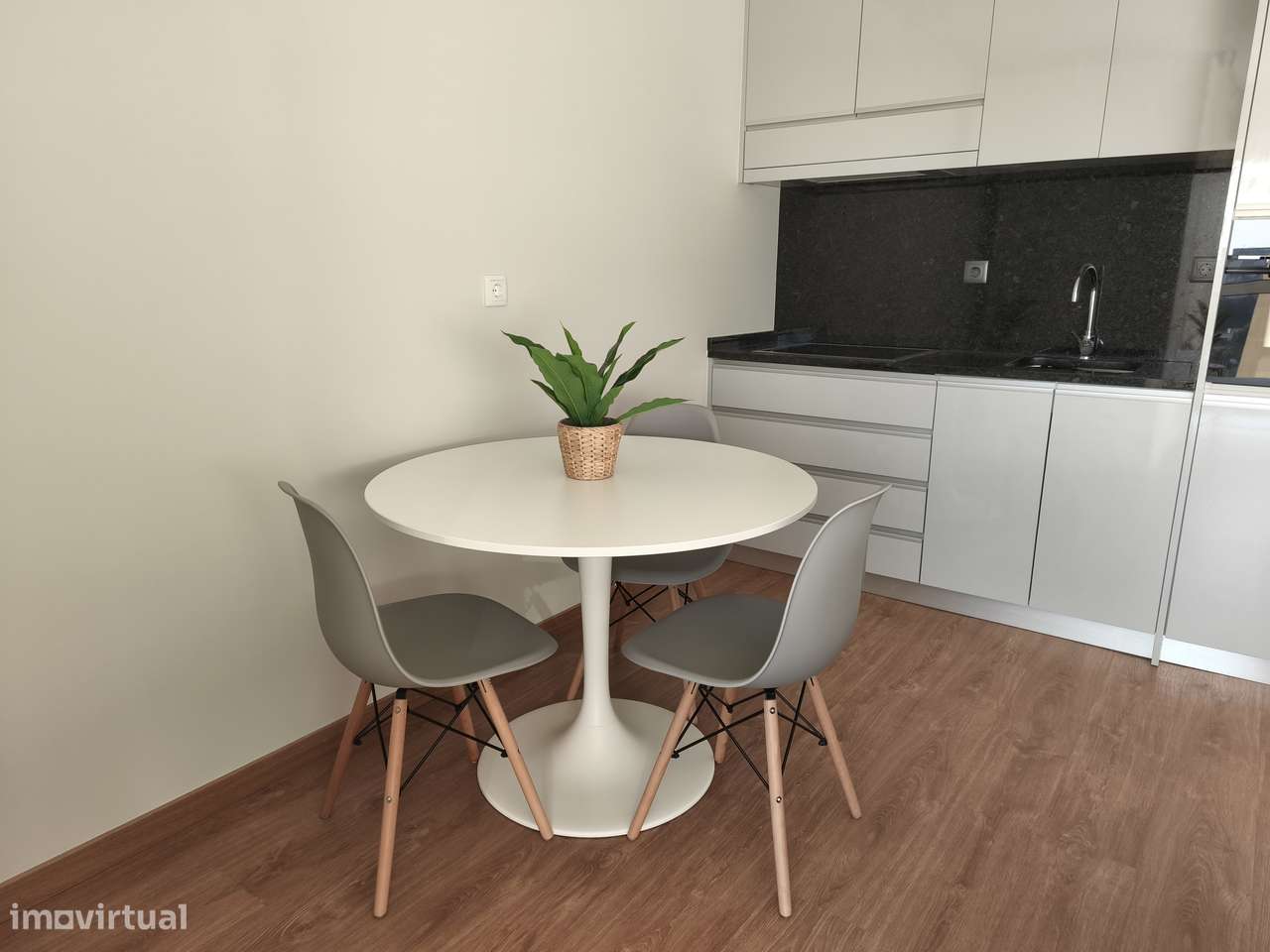 Estúdio junto ao Hospital São João - Grande imagem: 5/8