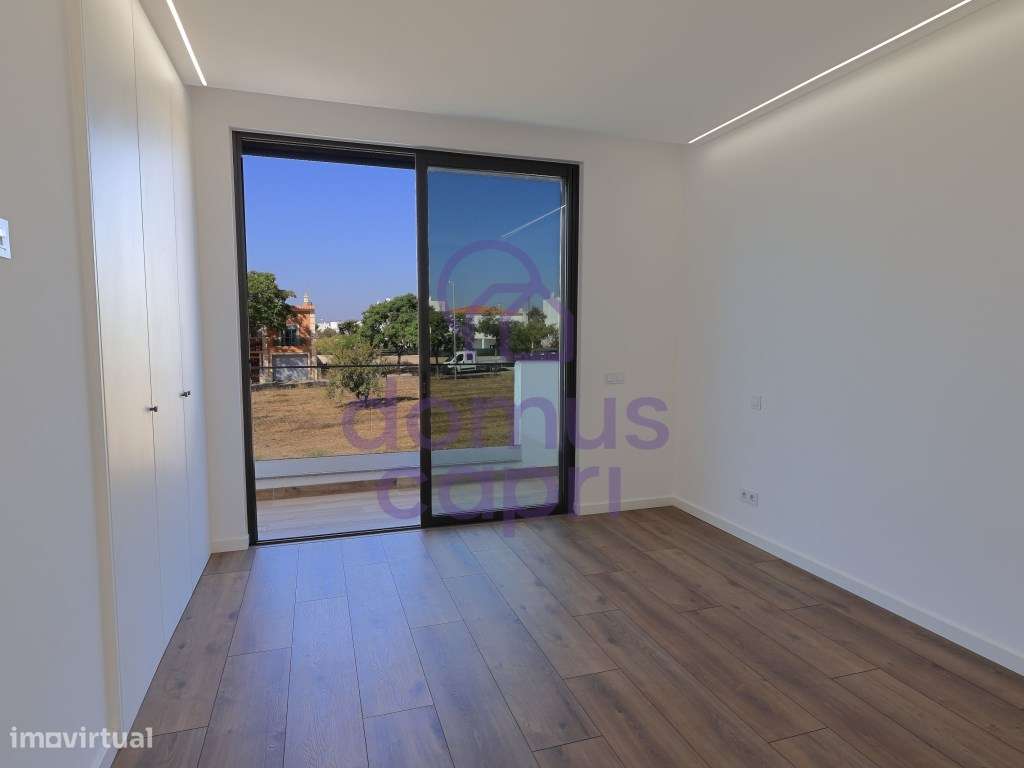 Moradia T3 com Vista Mar, Piscina e Estacionamento em Fuzeta-16