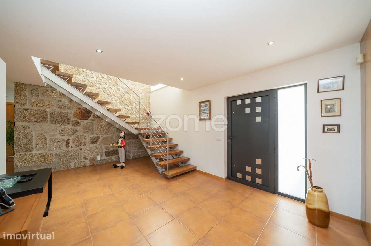 Moradia T5 + 1 com Piscina em Espinho, Braga-7