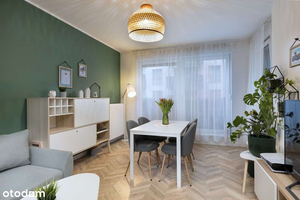 Zadbane, 2 pokoje z osobną kuchnią, duży balkon-1