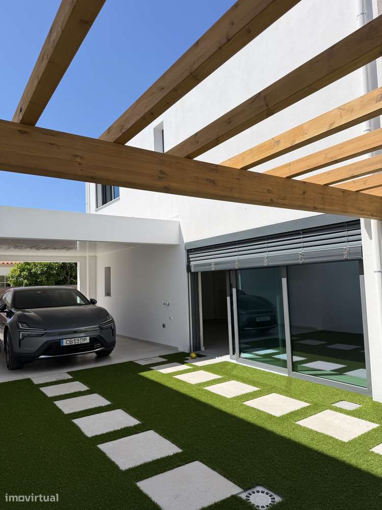 Moradia T4 com piscina, terraço e garagem em Ferreiras-43