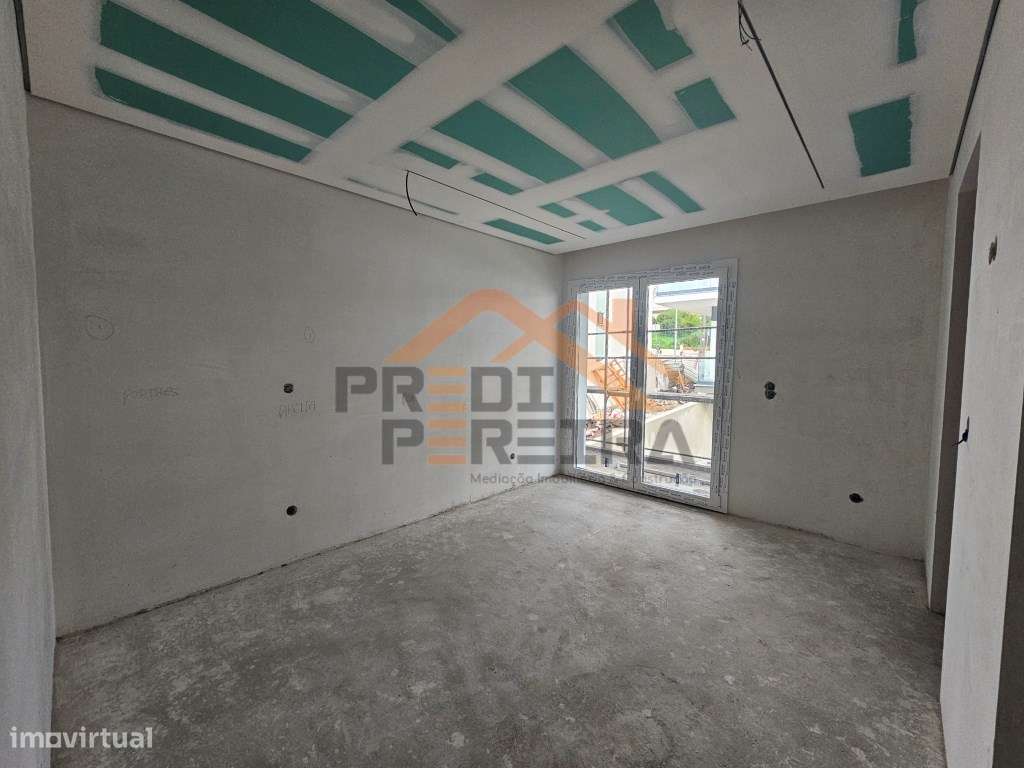 *Nova construção / Última fracção*

À procura de um apartamento T...-15