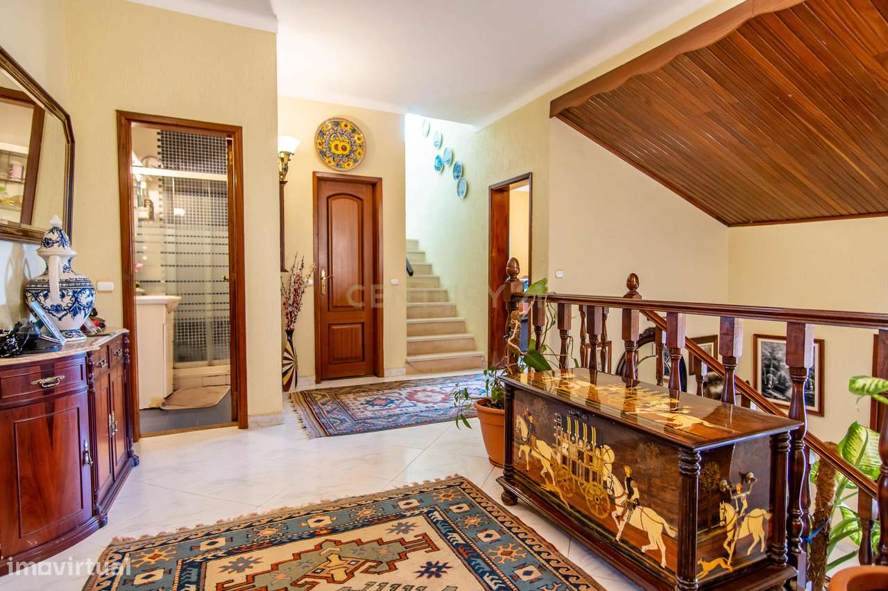 Espaçosa Moradia T3 + 2 com Garagem Localizada  na Bela Vista perto de - Grande imagem: 5/29