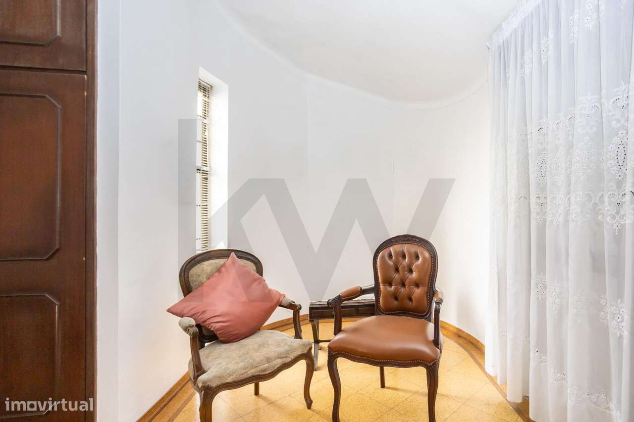 Fantástica Moradia T4 (10 Divisões) com Terreno de 869 m2 – Imenso Pot-17